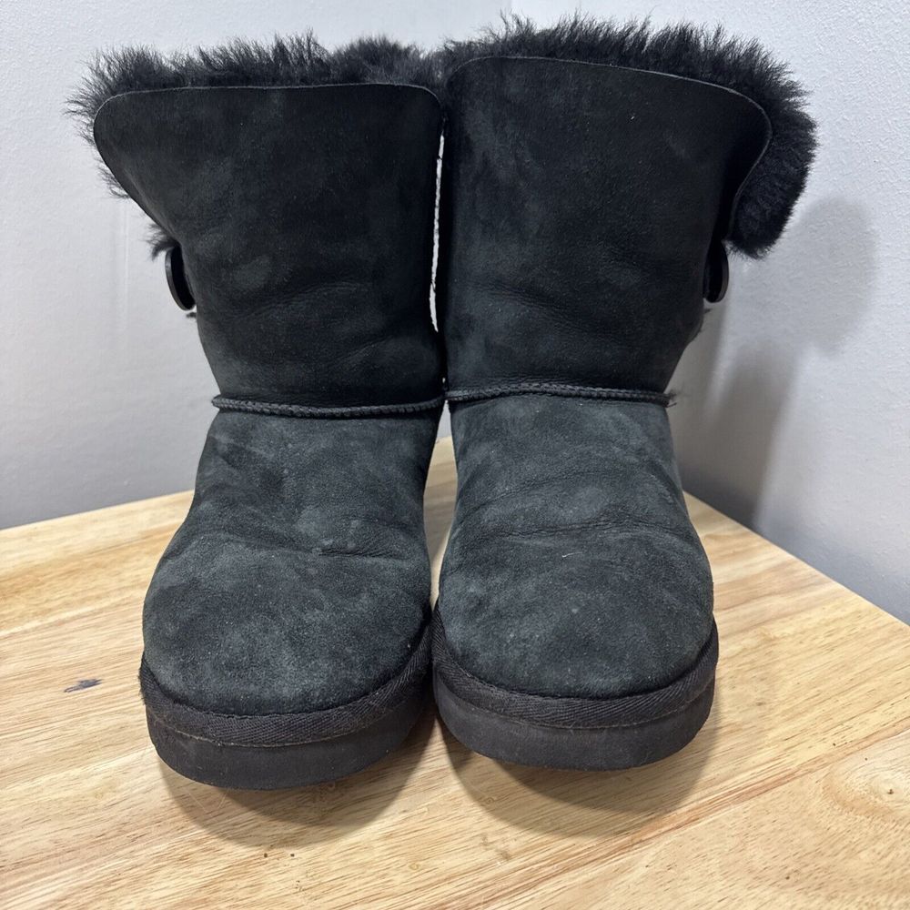 UGG Australia Bailey Button Boots Women’s 10 Black Sheepskin‎ Suede Shearling
